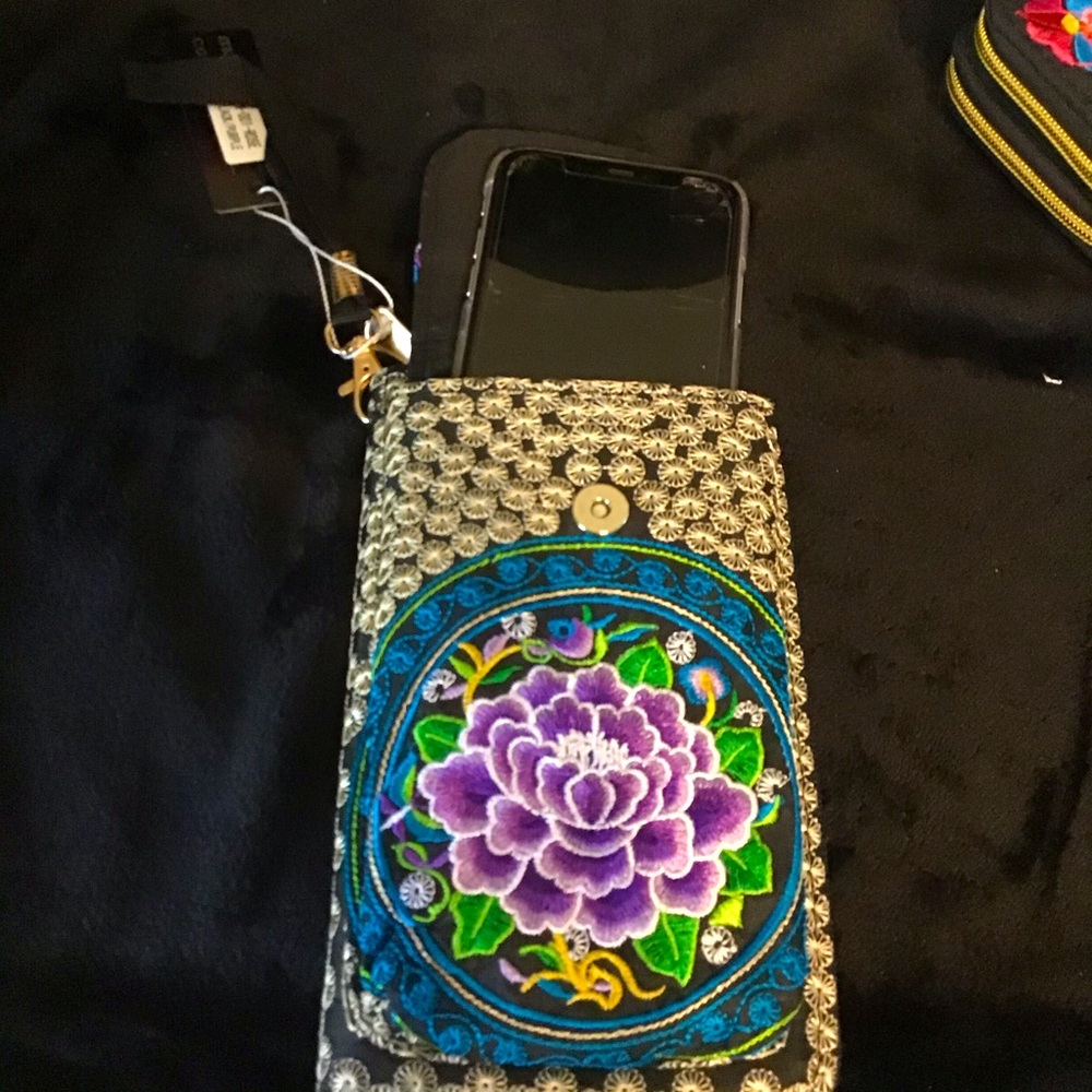 🌸💕2for$40 Beautiful Embroidered Wallets 🌸💕 - Picture 3 of 5